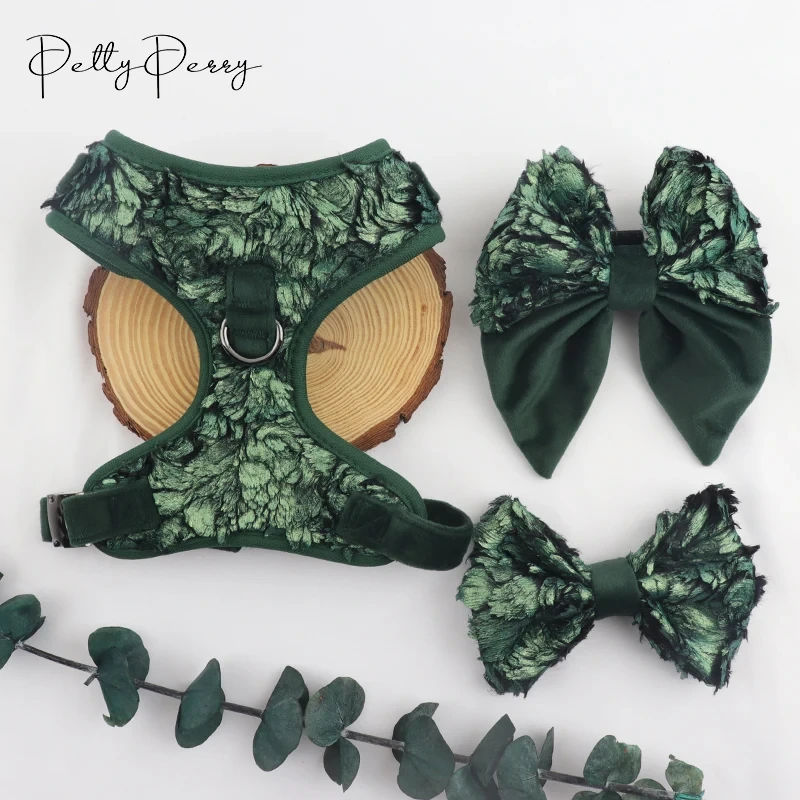 Pet Industry Dernière personnalisé bronzant en peluche en gros hiver velours chien harnais ensemble réglable de luxe collier pour animaux de compagnie harnais laisse nœud papillon ensemble 4 pièces Combo, image 3